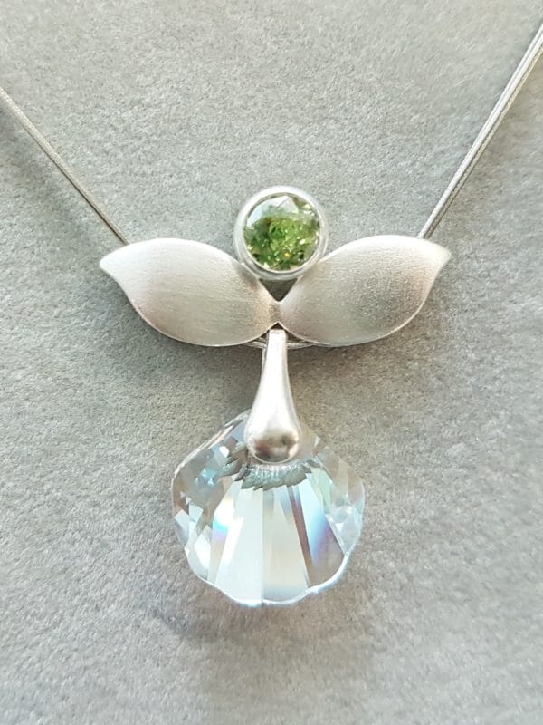 Engel Erzengel mit Swarovski® Elementen ein jeder engel darf seinem partner freude bereiten www.engeluniversum.de