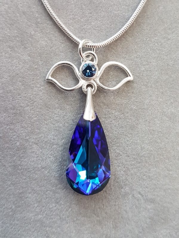 Engel Erzengel mit Swarovski® Elementen ein jeder engel darf seinem partner freude bereiten www.engeluniversum.de