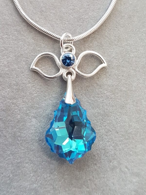Engel Erzengel mit Swarovski® Elementen ein jeder engel darf seinem partner freude bereiten www.engeluniversum.de