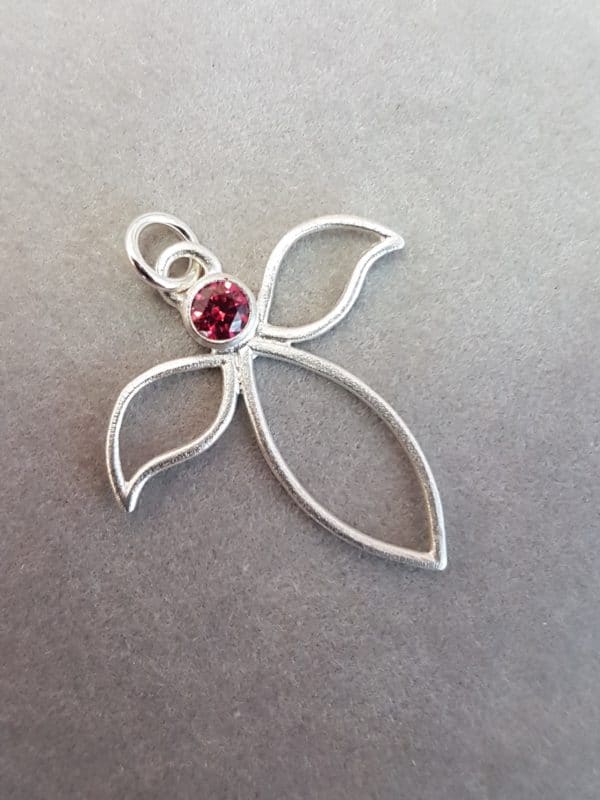 Engel Erzengel mit Swarovski® Elementen ein jeder engel darf seinem partner freude bereiten www.engeluniversum.de