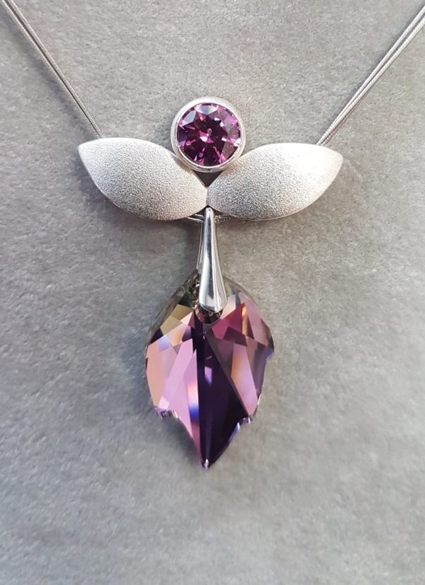 Engel Erzengel mit Swarovski® Elementen ein jeder engel darf seinem partner freude bereiten www.engeluniversum.de
