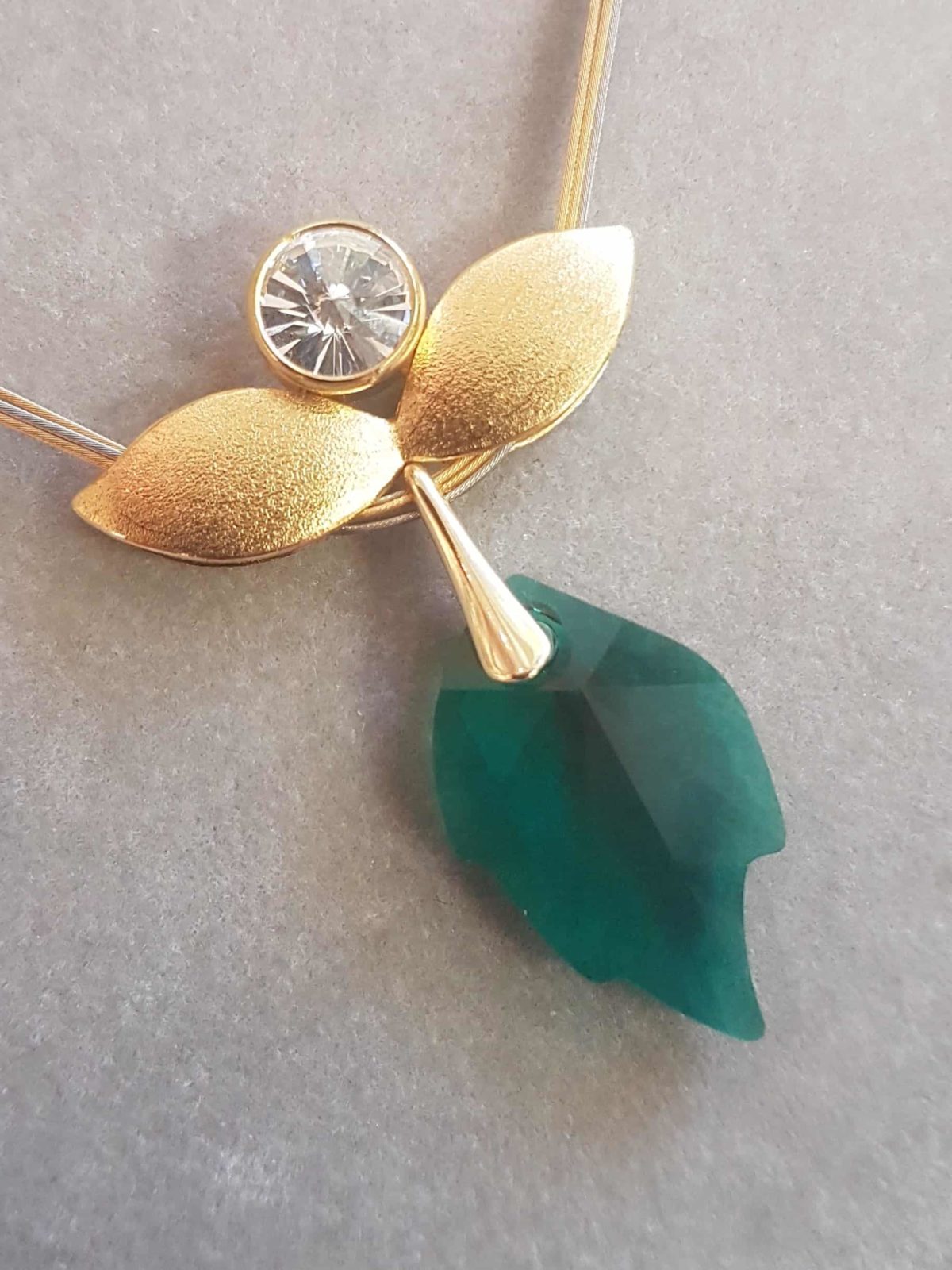 Pendentif en forme de coeur vert vitrail en argent et cristal de Swarovski  de SPARK